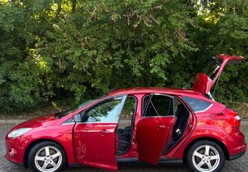 Ford Focus 80.800 km 5.800 &euro; Wuppertal 42389
